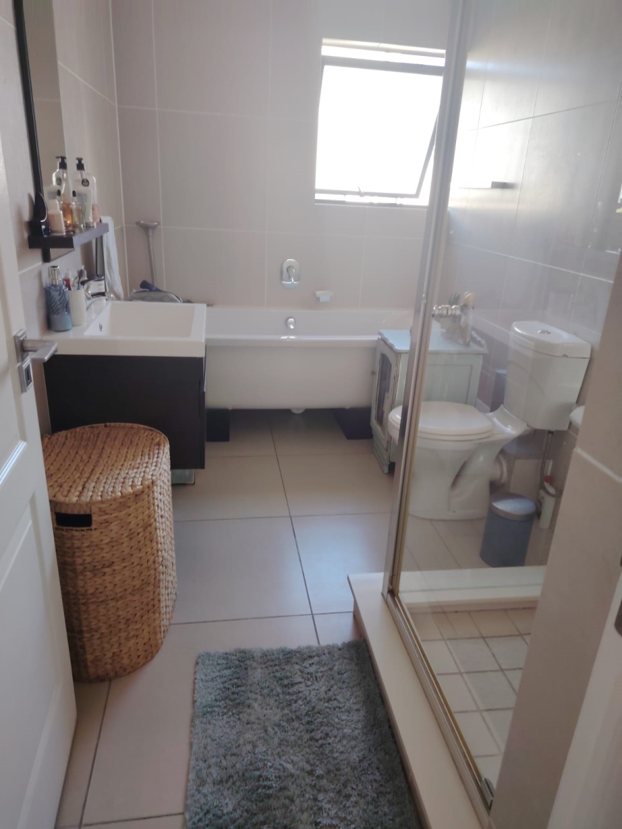 To Let 3 Bedroom Property for Rent in De Velde Western Cape